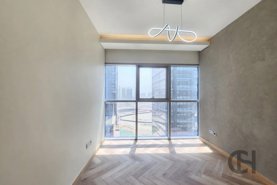 Renovated 3 bedroom apartment with maid room in Radiant Square Al Reem Island - photo 1