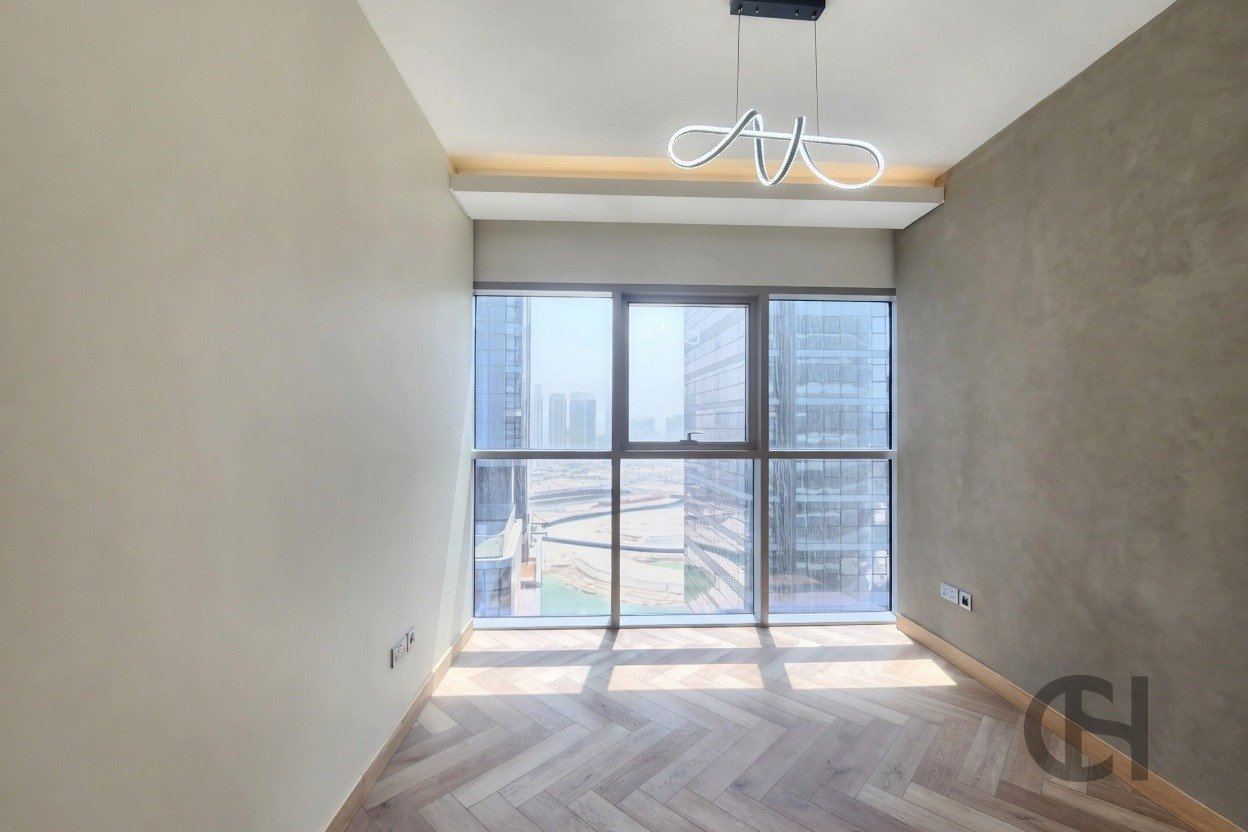Renovated 3 bedroom apartment with maid room in Radiant Square Al Reem Island - photo 1