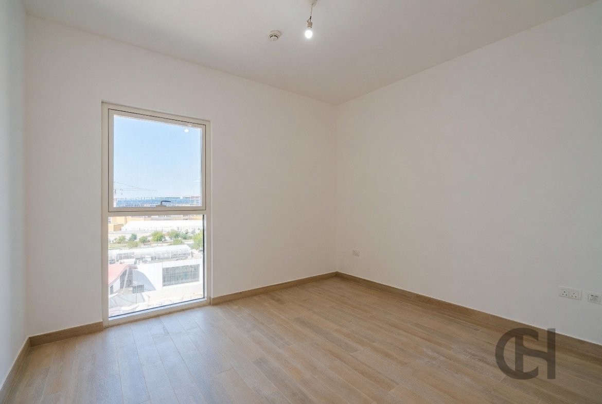 1BR Apartment for rent in Waters Edge, Yas Island, Abu Dhabi with Community View, High Floor, Balcony. View photos, amenities and availability.