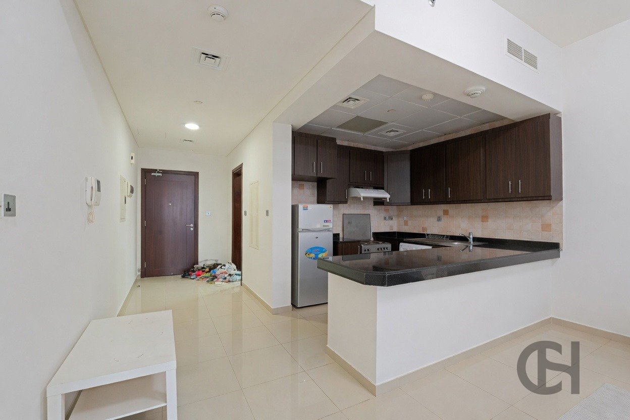 Partly furnished studio apartment in C6 Tower Al Reem Island - photo 2
