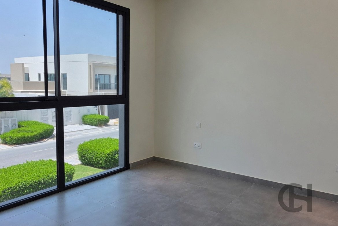 4BR Villa for rent in The Dahlias, Yas Island, Abu Dhabi - property photo 2
