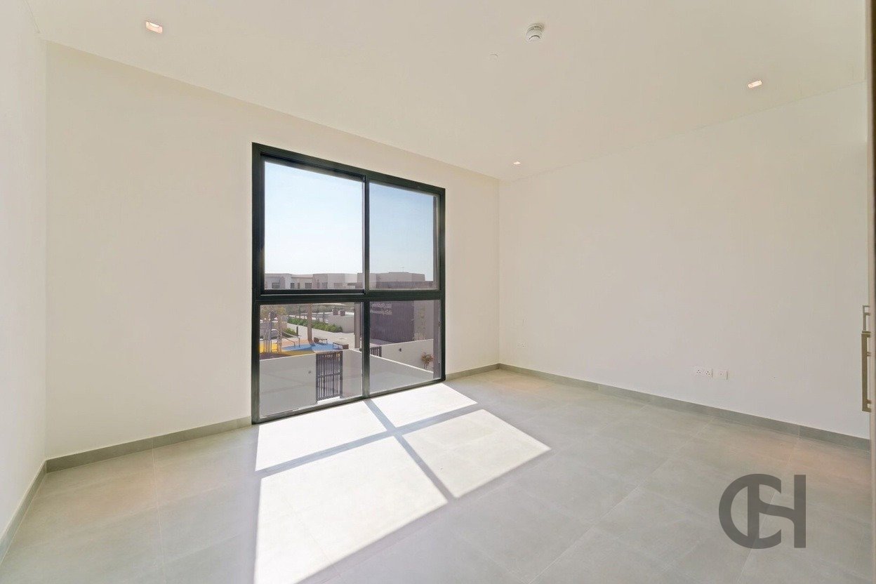 3BR Townhouse for rent in The Dahlias, Yas Island, Abu Dhabi with Community View, Balcony, Maid Room. View photos, amenities and availability.