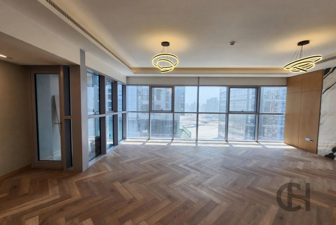 Renovated 3 bedroom apartment with maid room in Radiant Square Al Reem Island - photo 3