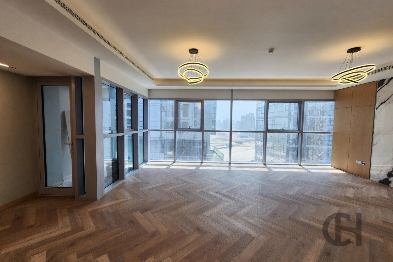 Renovated 3 bedroom apartment with maid room in Radiant Square Al Reem Island - photo 3