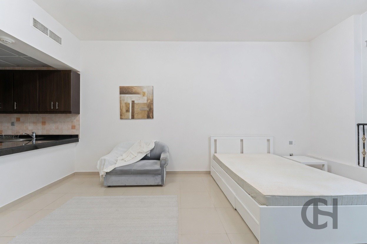 Partly furnished studio apartment in C6 Tower Al Reem Island - photo 3