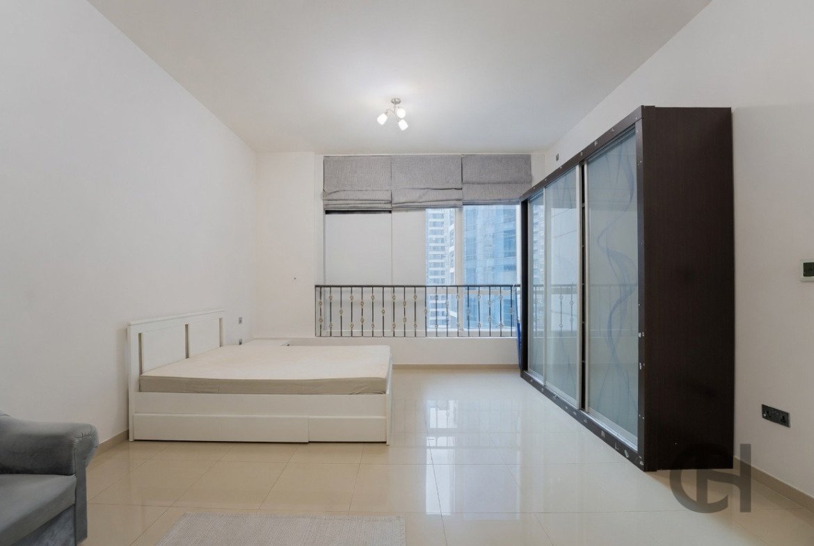 Partly furnished studio apartment in C6 Tower Al Reem Island - photo 4