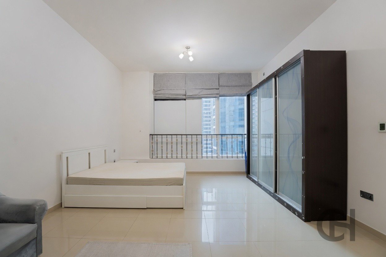 Partly furnished studio apartment in C6 Tower Al Reem Island - photo 4