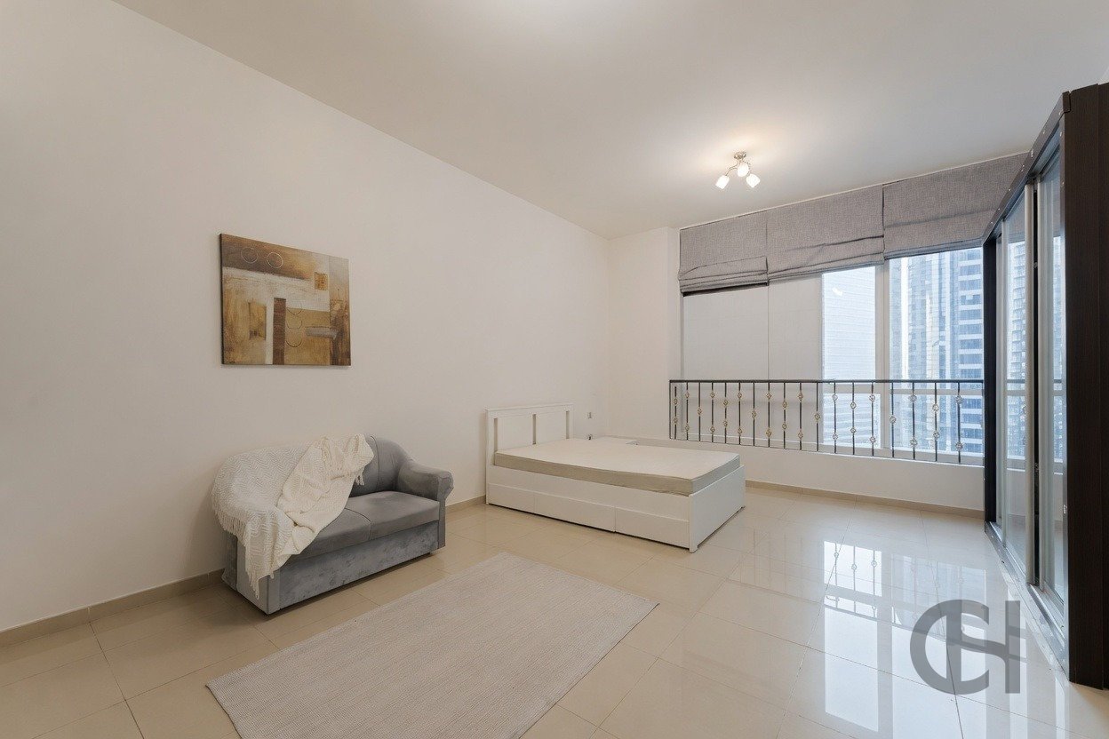 Partly furnished studio apartment in C6 Tower Al Reem Island - photo 5