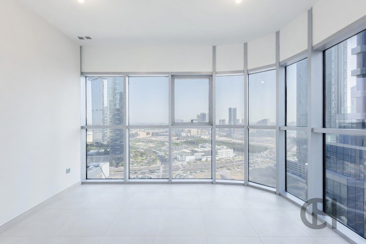 High Floor Corner 3BR in Radiant Square