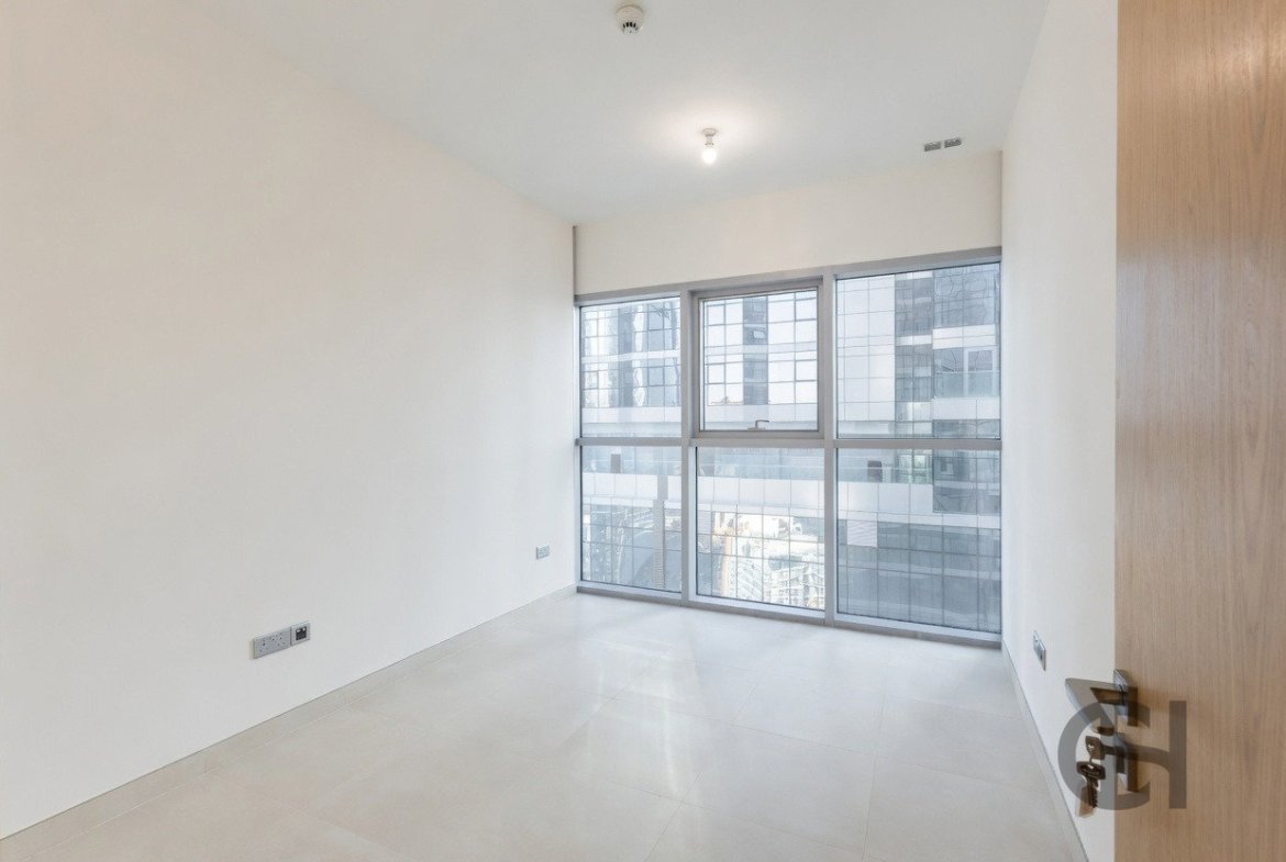 High Floor Corner 3BR in Radiant Square
