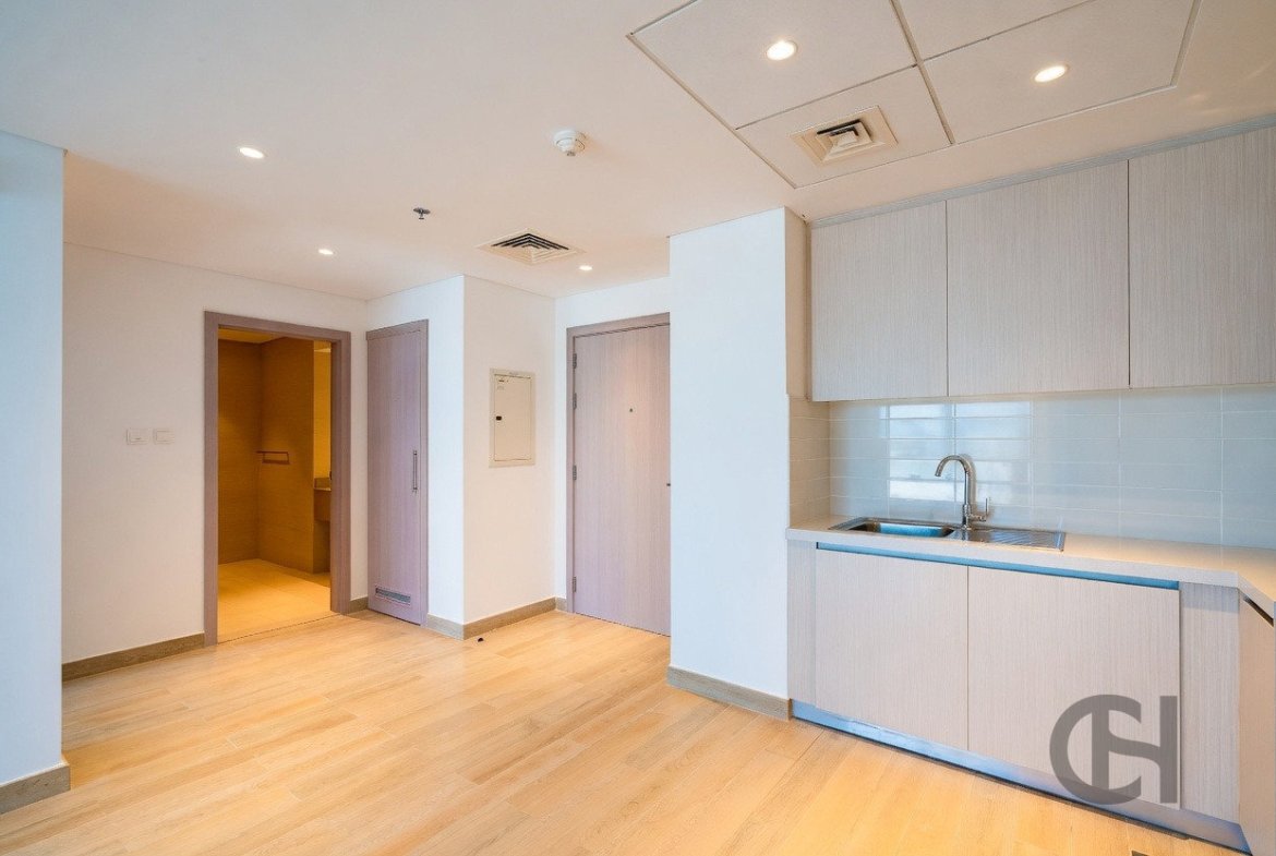 1BR Apartment for rent in Waters Edge, Yas Island, Abu Dhabi with Community View, High Floor, Balcony. View photos, amenities and availability.