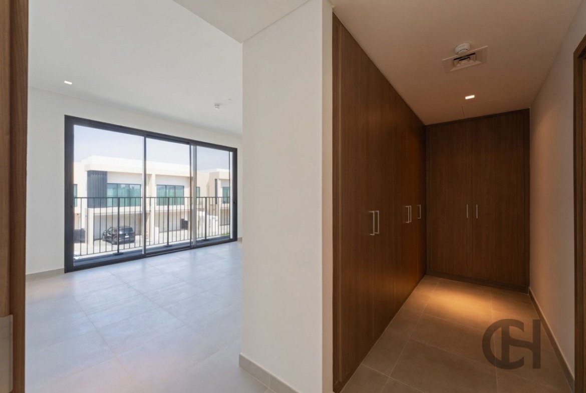 3BR Townhouse for rent in The Dahlias, Yas Island, Abu Dhabi with Community View, Balcony, Maid Room. View photos, amenities and availability.