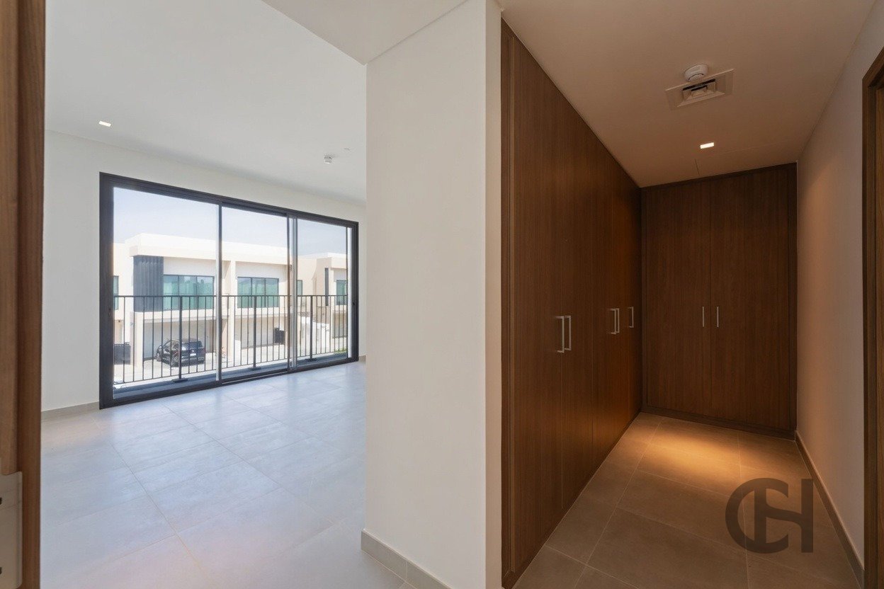3BR Townhouse for rent in The Dahlias, Yas Island, Abu Dhabi with Community View, Balcony, Maid Room. View photos, amenities and availability.