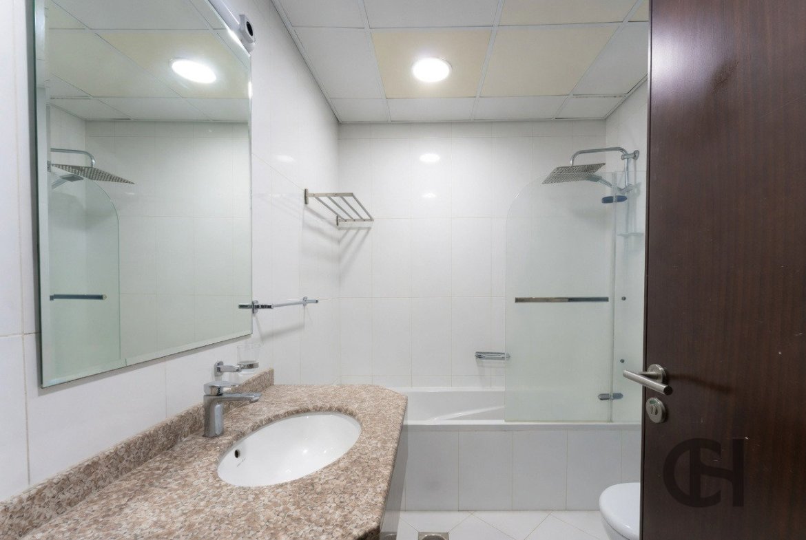 Partly furnished studio apartment in C6 Tower Al Reem Island - photo 7