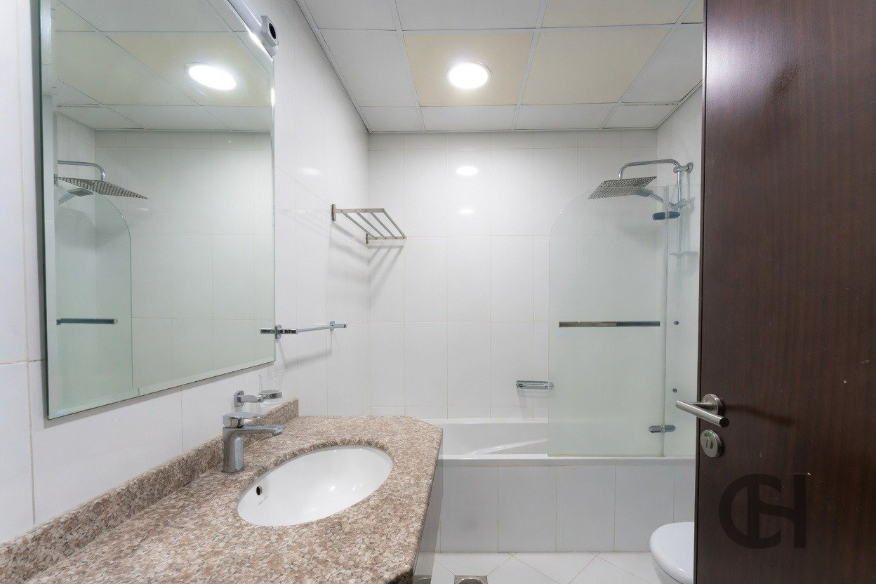 Partly furnished studio apartment in C6 Tower Al Reem Island - photo 7