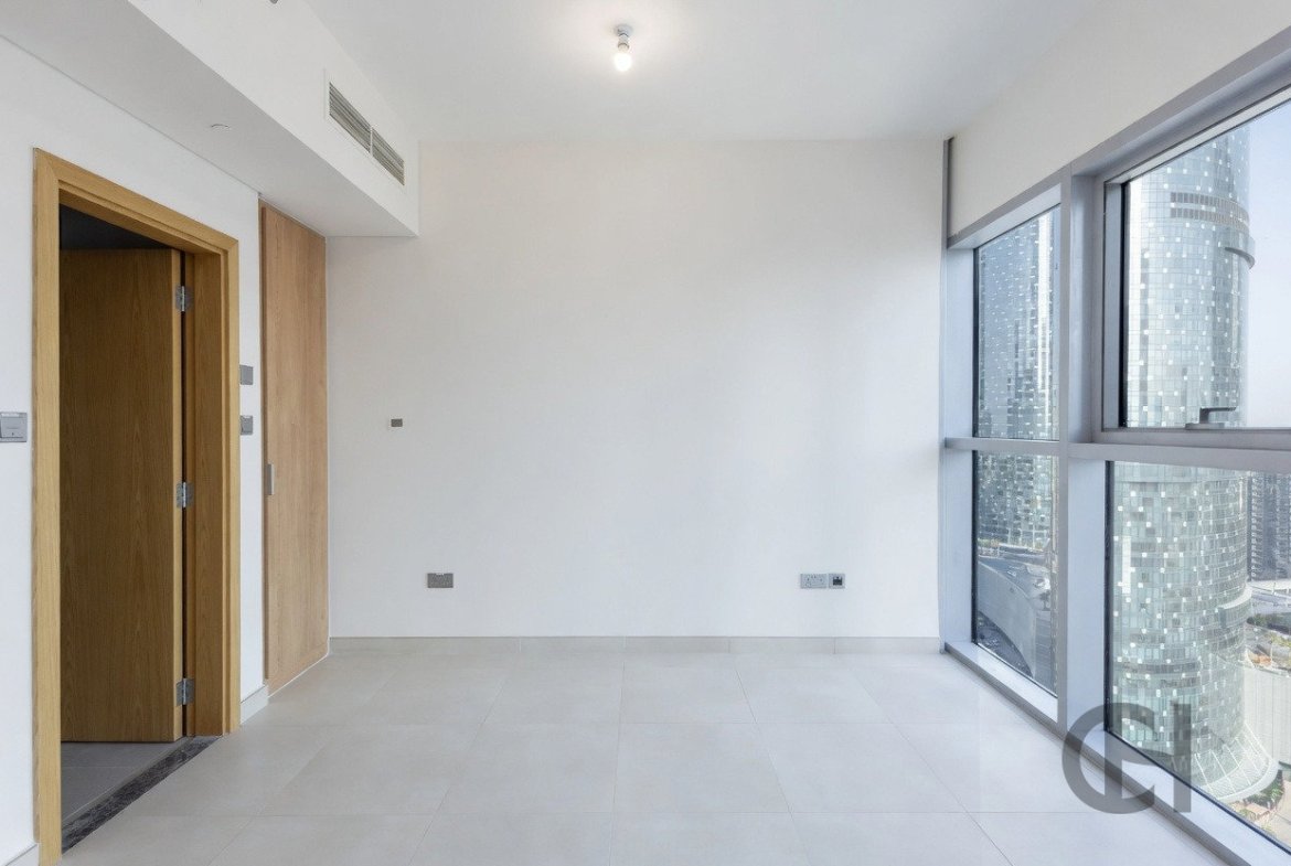 High Floor Corner 3BR in Radiant Square