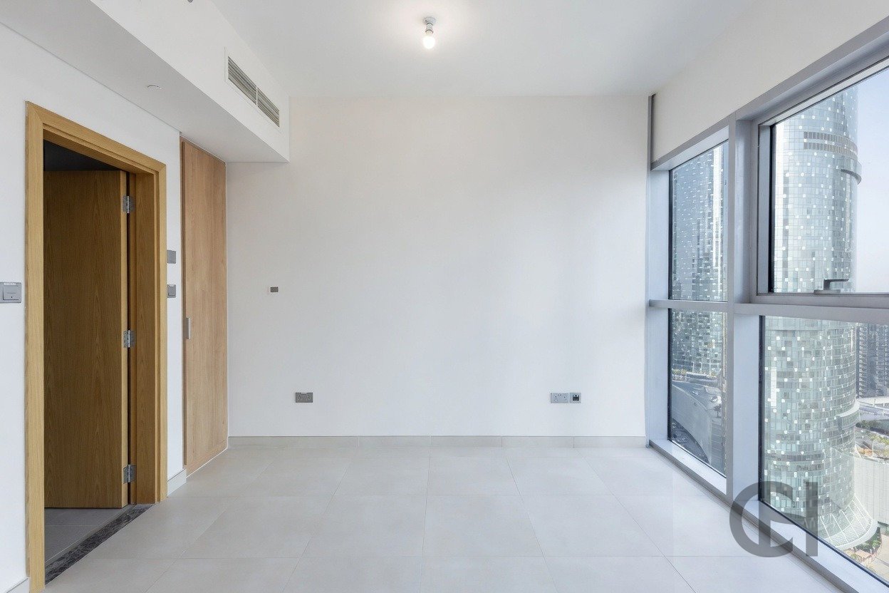 High Floor Corner 3BR in Radiant Square