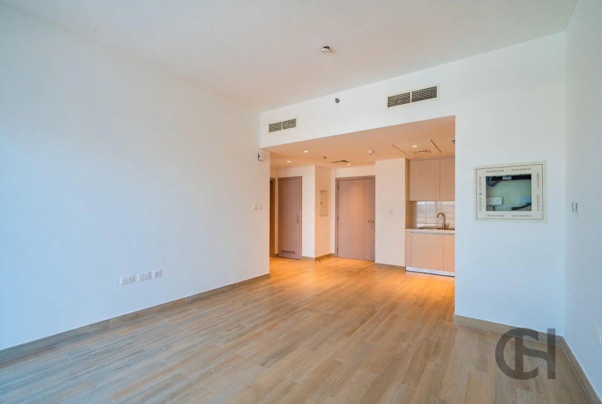 1BR Apartment for rent in Waters Edge, Yas Island, Abu Dhabi with Community View, High Floor, Balcony. View photos, amenities and availability.