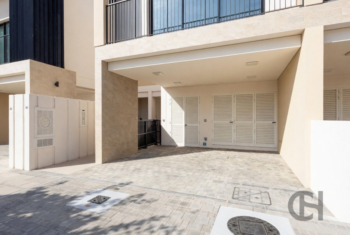 2BR Townhouse for rent in The Dahlias, Yas Island, Abu Dhabi with Single Row, Balcony. View photos, amenities and availability.