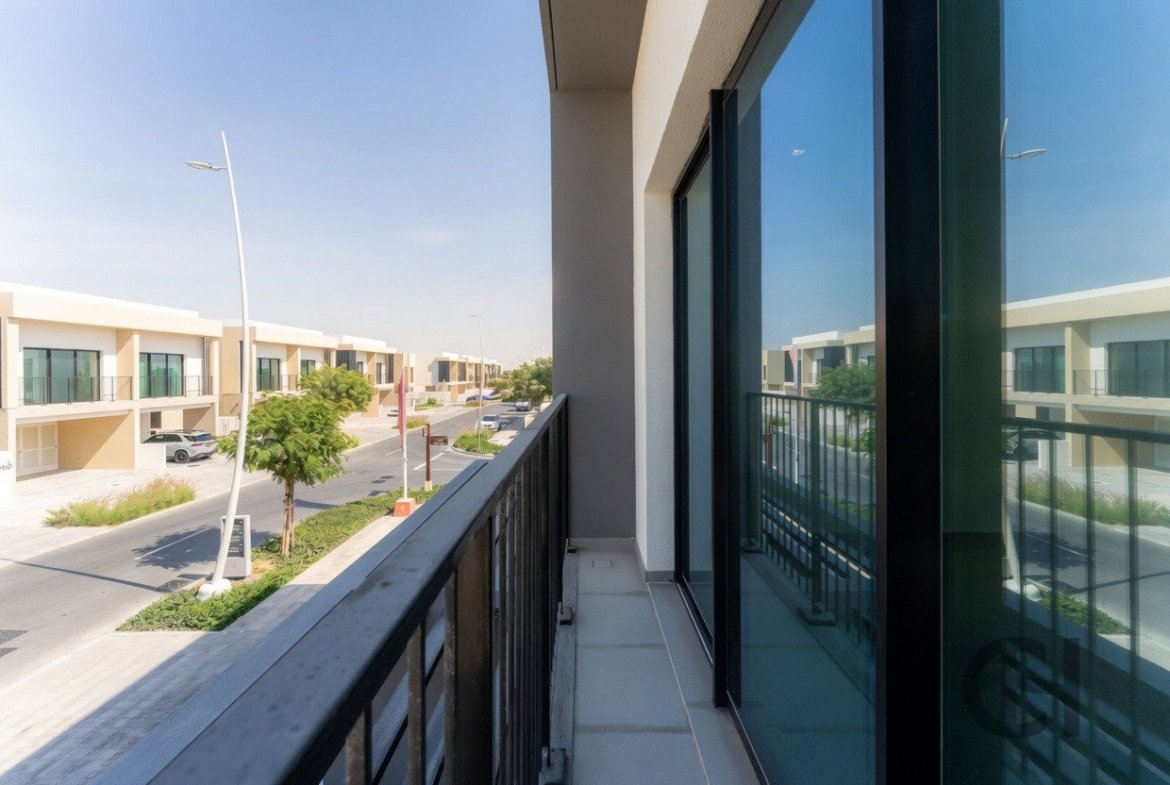 3BR Townhouse for rent in The Dahlias, Yas Island, Abu Dhabi with Community View, Balcony, Maid Room. View photos, amenities and availability.