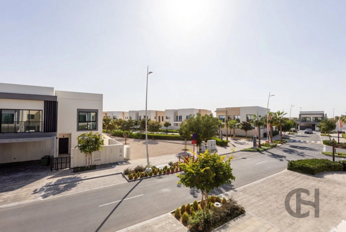 2BR Townhouse for rent in The Dahlias, Yas Island, Abu Dhabi with Single Row, Balcony. View photos, amenities and availability.