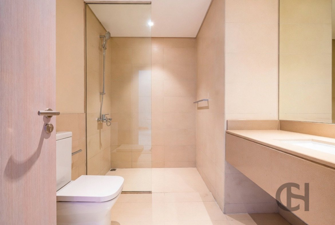 1BR Apartment for rent in Waters Edge, Yas Island, Abu Dhabi with Community View, High Floor, Balcony. View photos, amenities and availability.