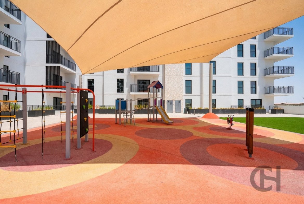 1BR Apartment for rent in Waters Edge, Yas Island, Abu Dhabi with Community View, High Floor, Balcony. View photos, amenities and availability.