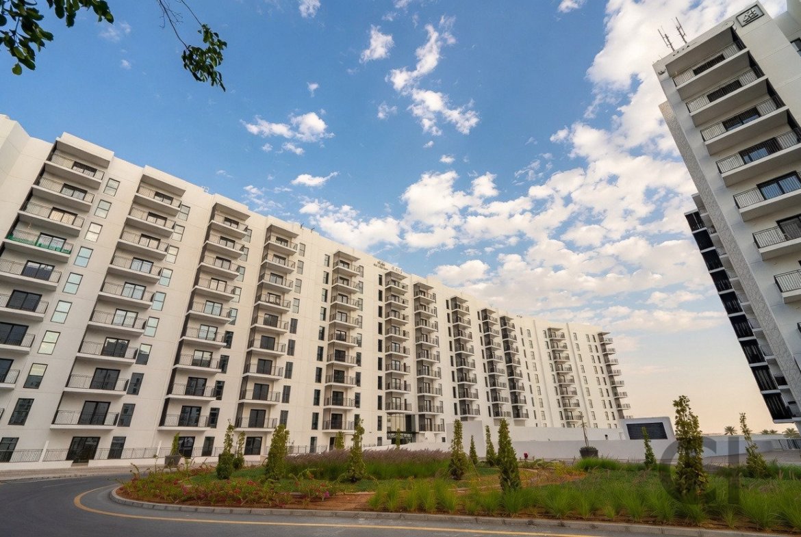 1BR Apartment for rent in Waters Edge, Yas Island, Abu Dhabi with Community View, High Floor, Balcony. View photos, amenities and availability.