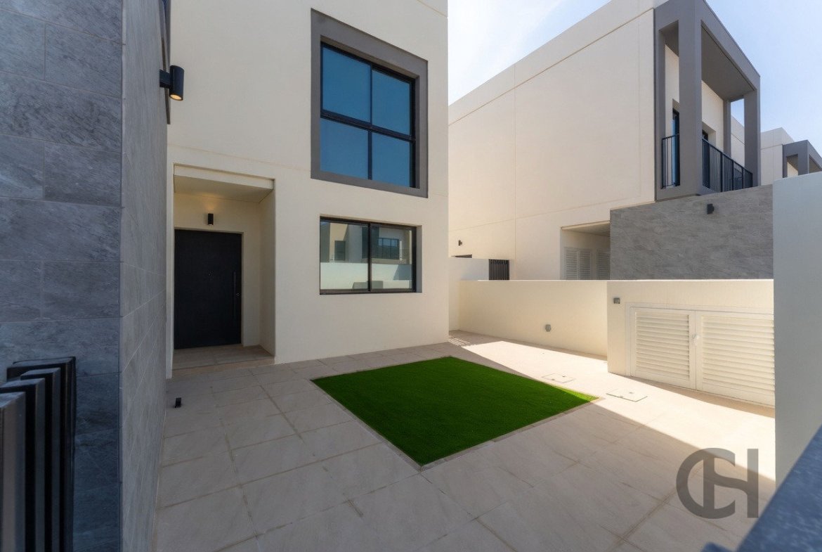 3BR Townhouse for rent in The Dahlias, Yas Island, Abu Dhabi with Community View, Balcony, Maid Room. View photos, amenities and availability.