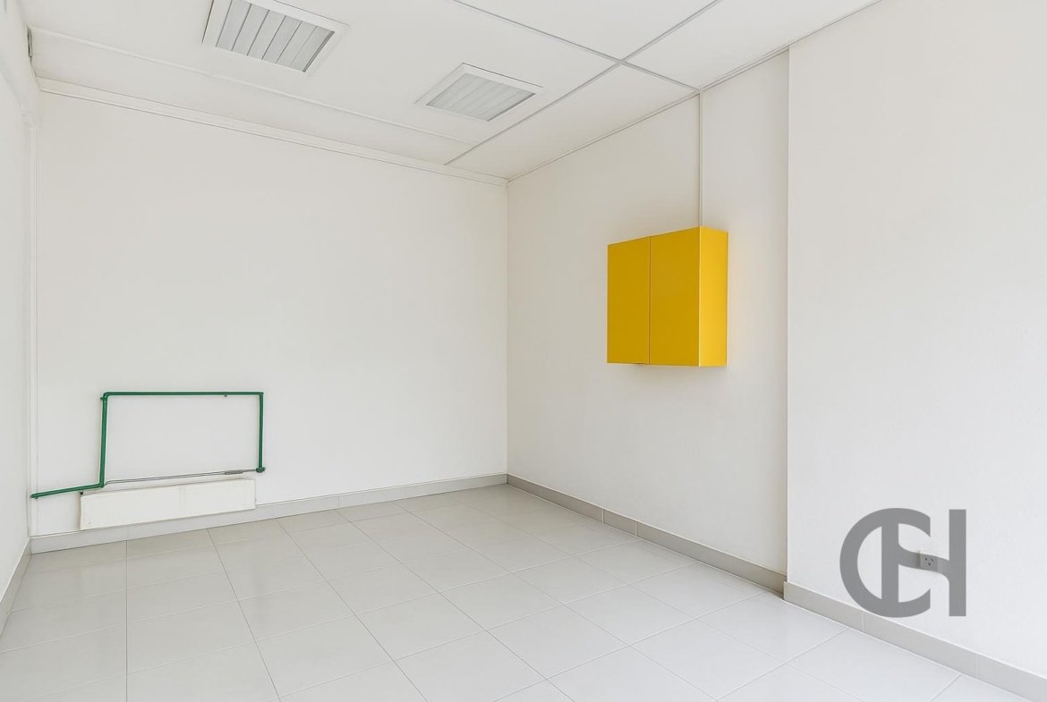 Shop for rent in Hamdan Street, Al Danah, Abu Dhabi - property photo 1