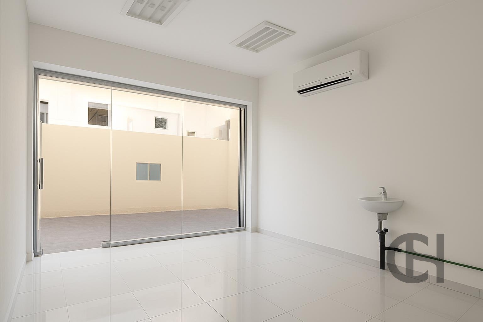 Shop for rent in Hamdan Street, Al Danah, Abu Dhabi - property photo 3