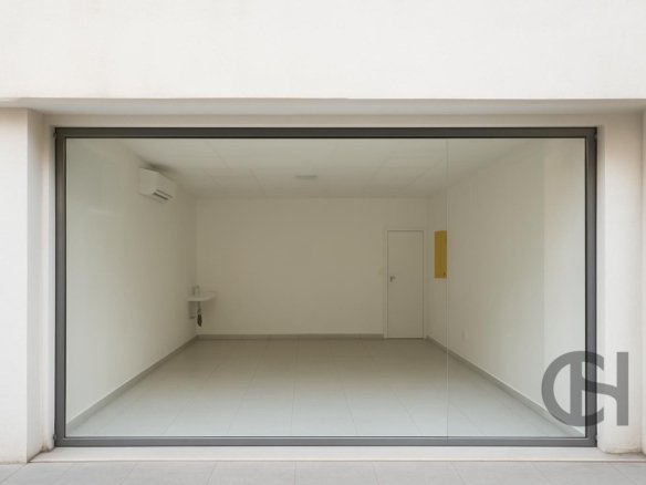 Shop for rent in Hamdan Street, Al Danah, Abu Dhabi - property photo 6