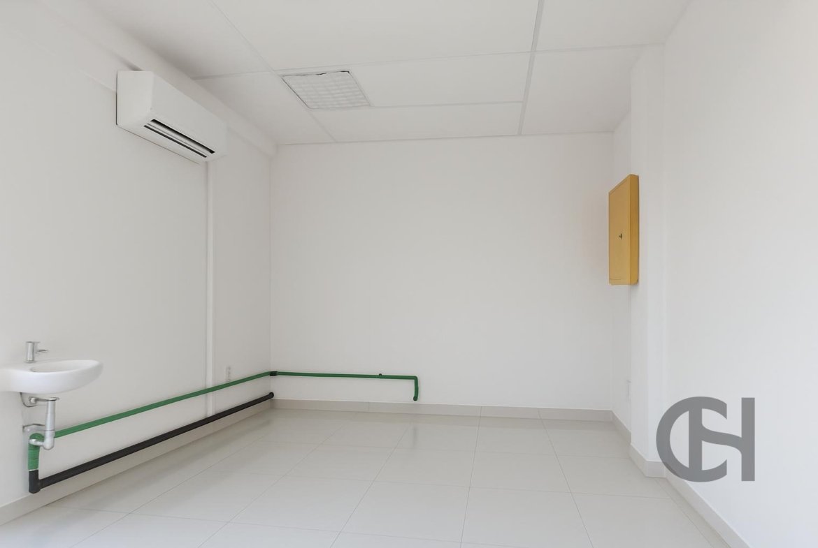 Shop for rent in Hamdan Street, Al Danah, Abu Dhabi - property photo 8