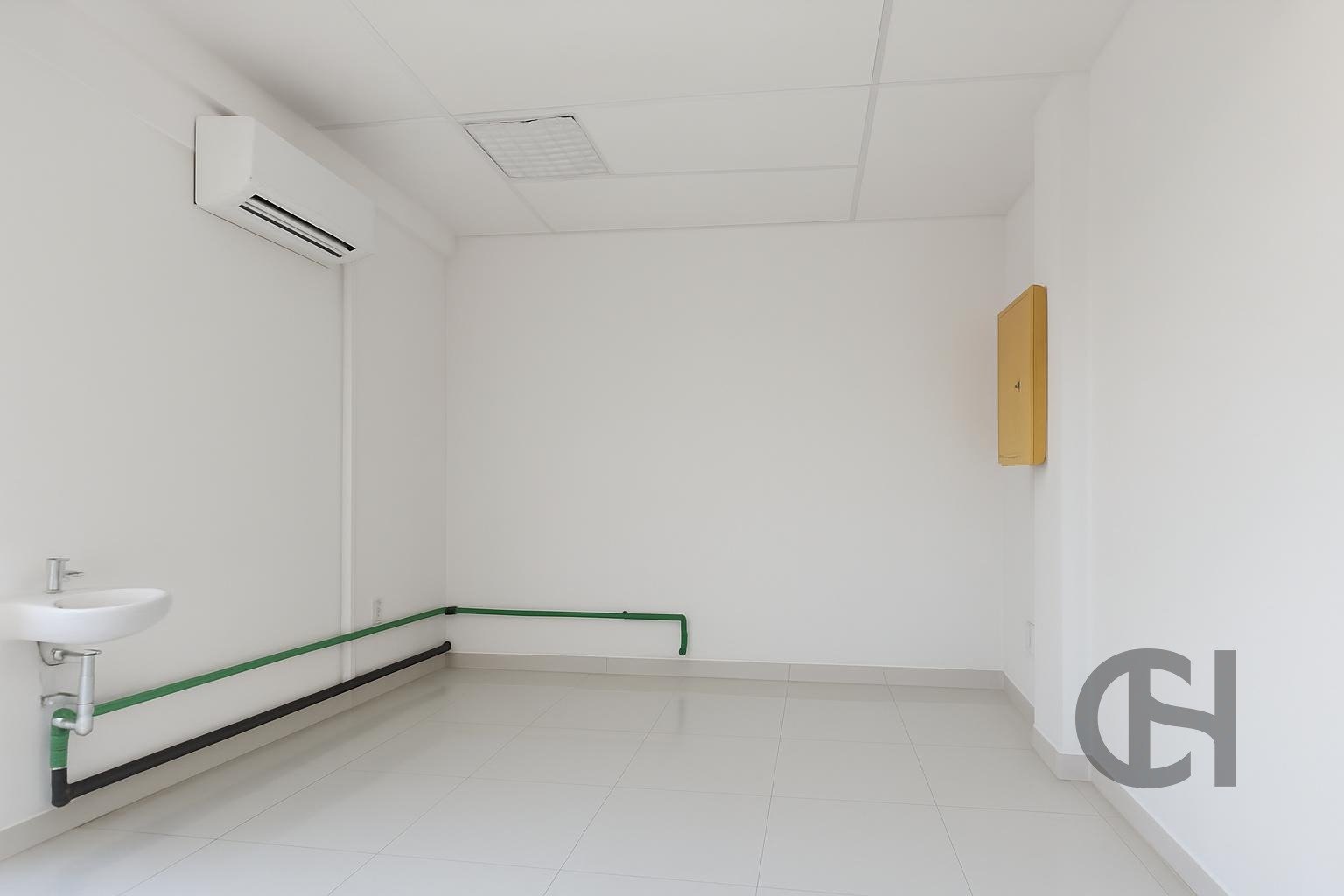 Shop for rent in Hamdan Street, Al Danah, Abu Dhabi - property photo 8
