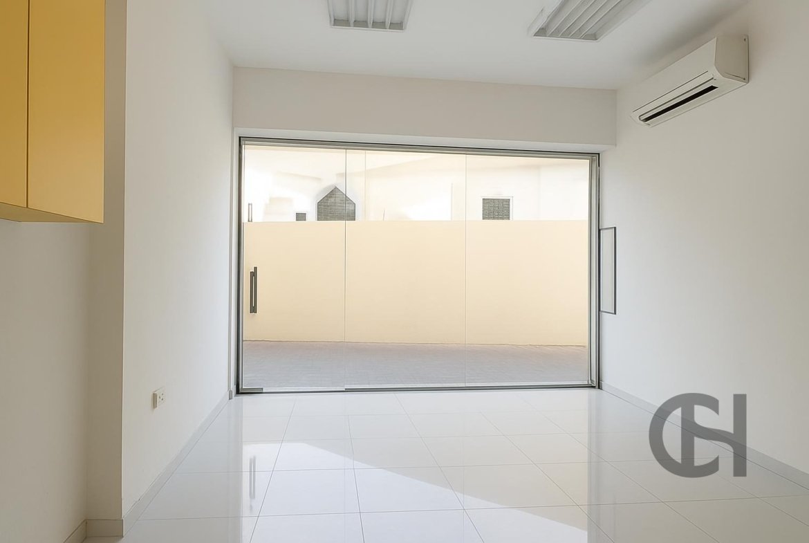 Shop for rent in Hamdan Street, Al Danah, Abu Dhabi - property photo 9