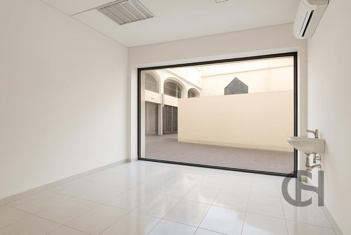 Shop for rent in Hamdan Street, Al Danah, Abu Dhabi - property photo 12