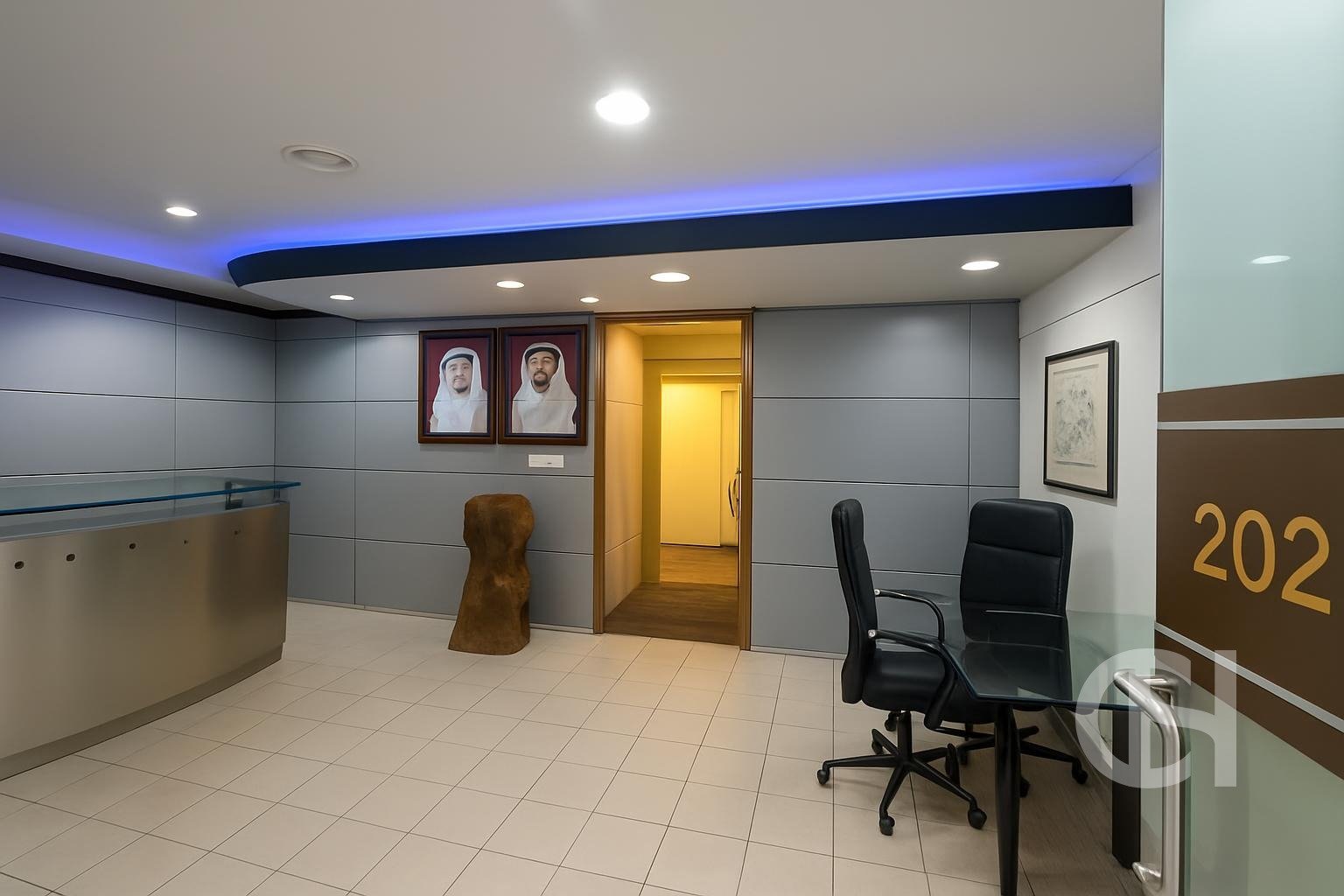 Office for rent in Hamdan Street, Al Danah, Abu Dhabi - property photo 2