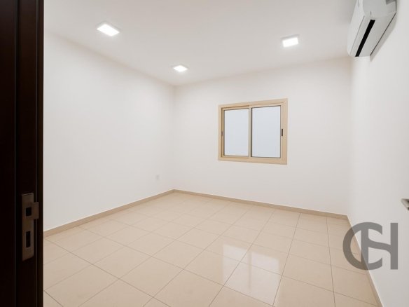 Office for rent in Mussafah, Abu Dhabi - property photo 1