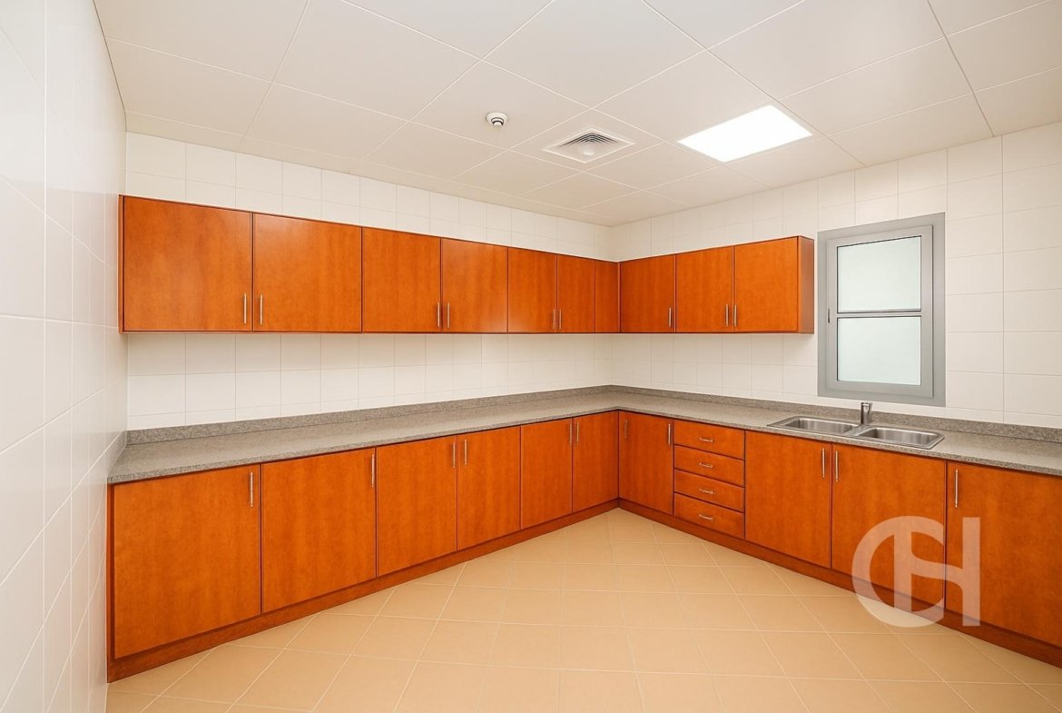 Office for rent in Khalifa City A Villas, Khalifa City, Abu Dhabi - property photo 2