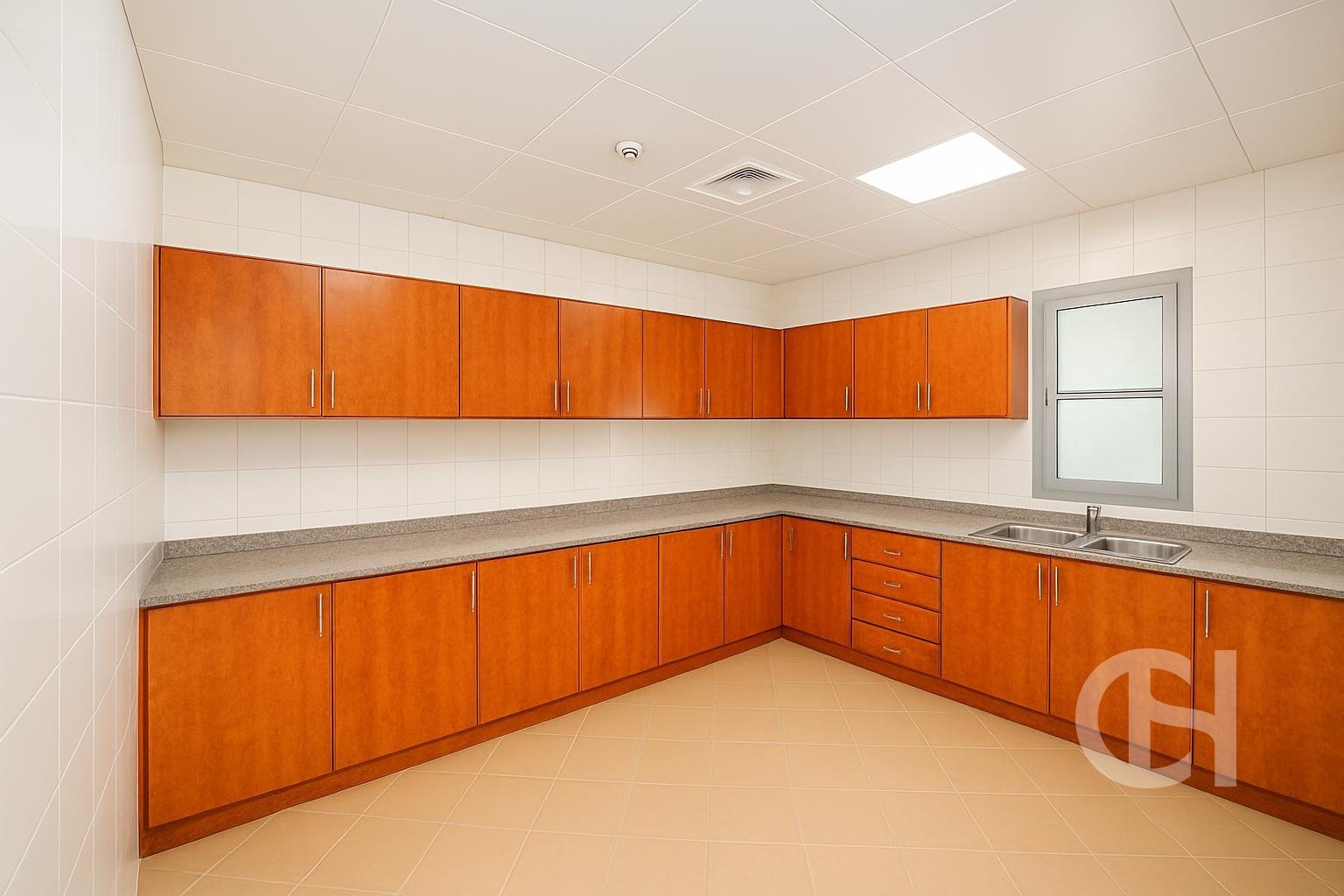 Office for rent in Khalifa City A Villas, Khalifa City, Abu Dhabi - property photo 2